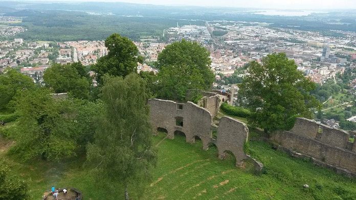 Festungsruine Hohentwiel, Blick von oben auf die Festungsruine