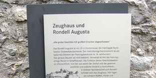 Festungsruine Hohentwiel, Tafel des Geschichtspfades