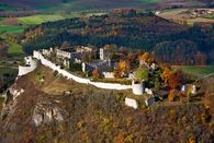 Ruines du château-fort de Hohentwiel, vue aérienne; l'image: Staatliche Schlösser und Gärten Baden-Württemberg, Achim Mende